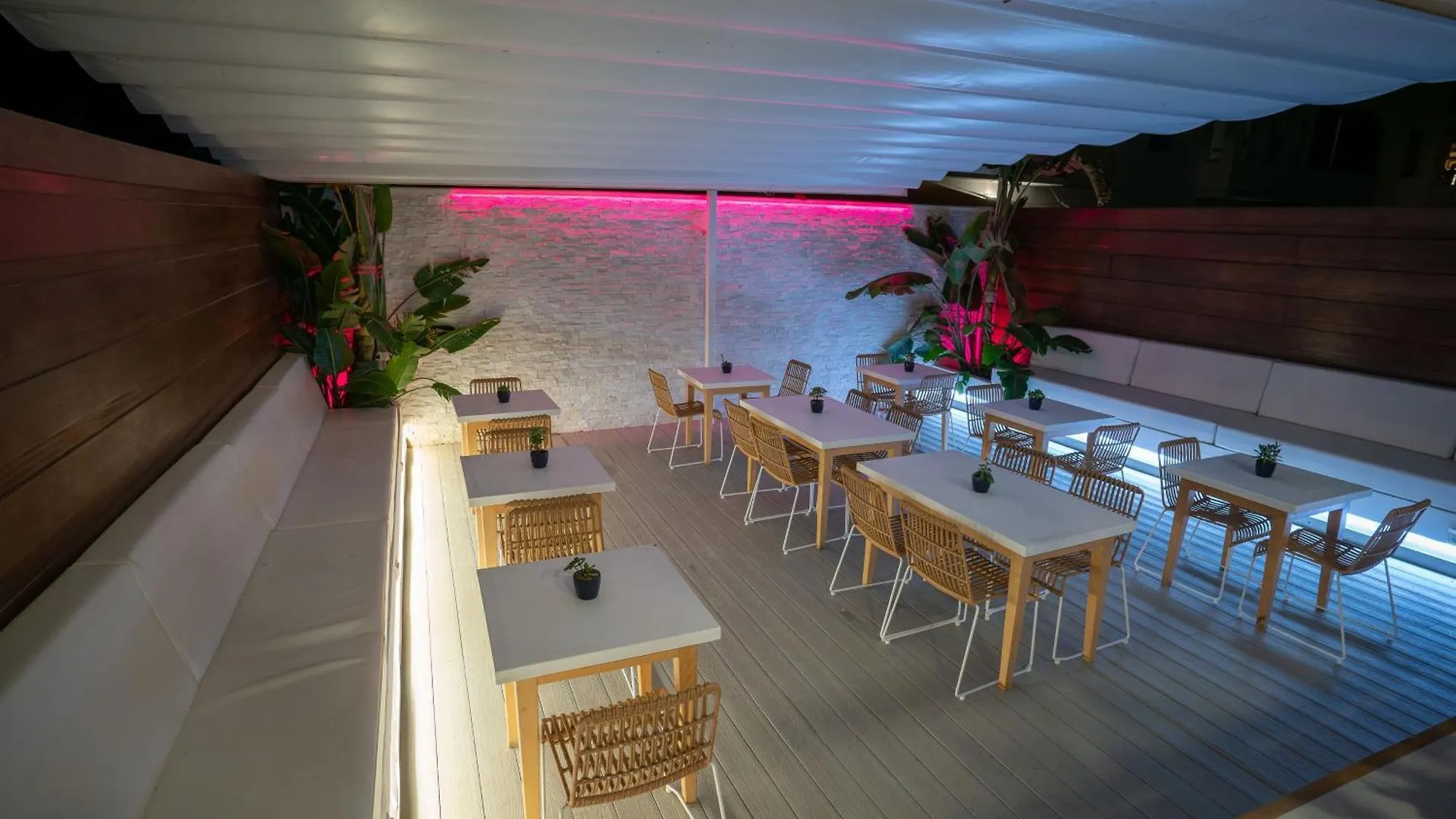 Urban Spaces Ibiza Aparthotel